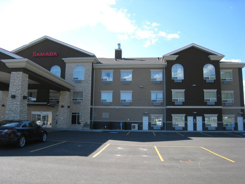Ramada by Wyndham Creston 5