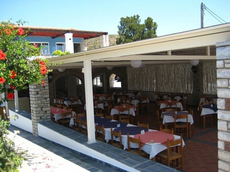Zefiros Beach Hotel 9