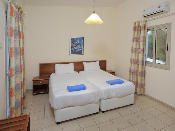 Nissiana Hotel & Bungalows 10