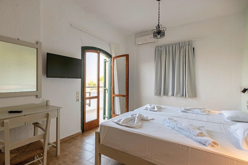 Corina & Paloma Garden 4