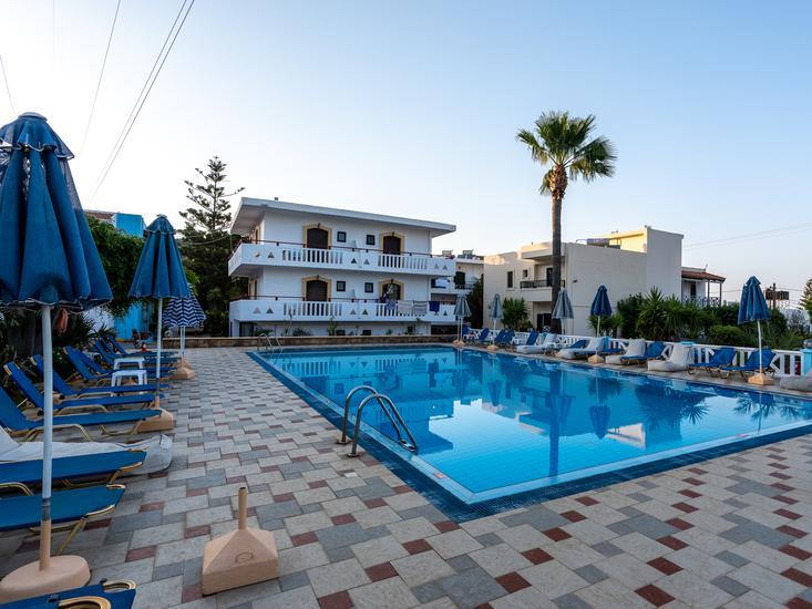 Corina & Paloma Garden 1