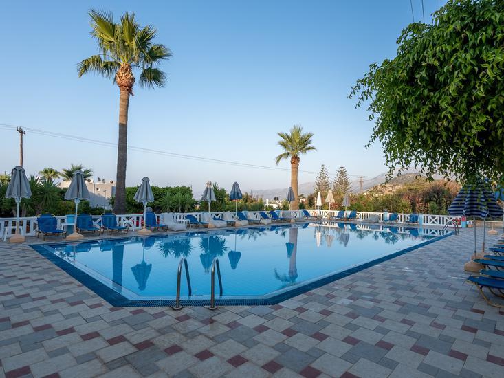 Corina & Paloma Garden 2