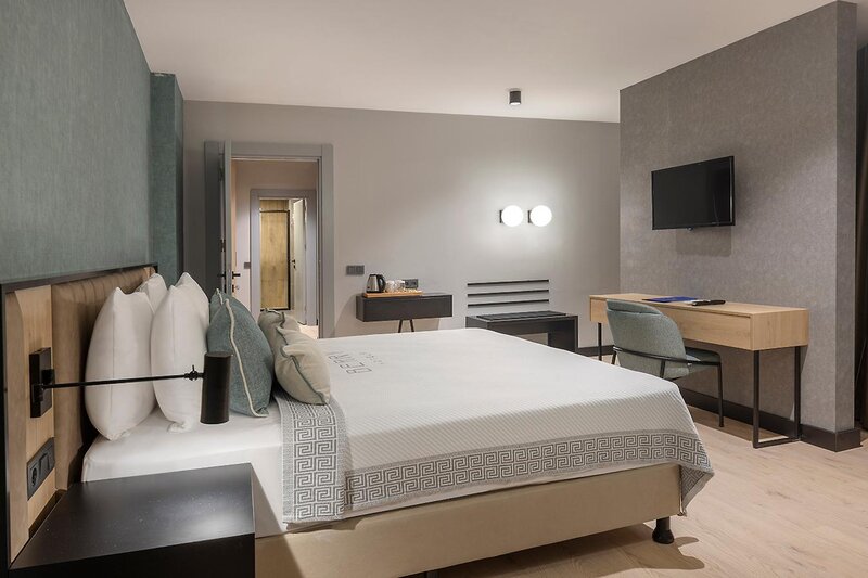 Berry Blue Hotels 90