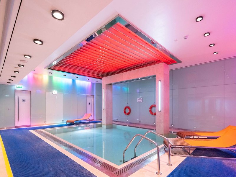 Dubai International 5 - Outdoor Pool