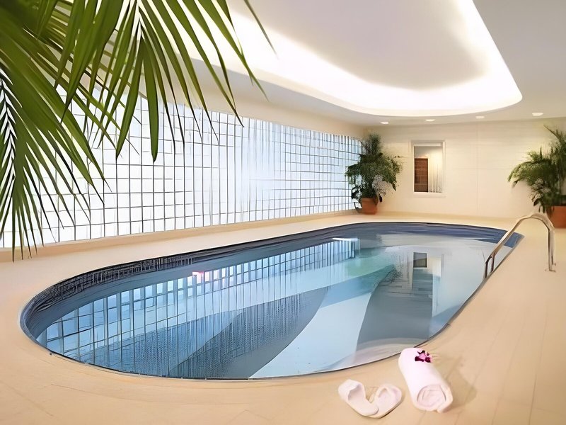 Dubai International 6 - Outdoor Pool