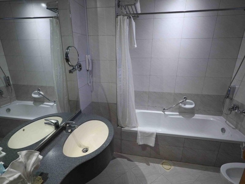 City Tower 35 - Bathroom Example