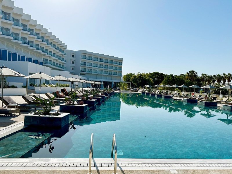 Crown Resorts Horizon 1