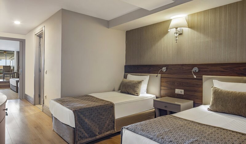 Side Star Resort 25