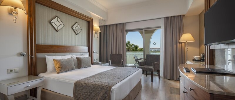 Side Star Resort 52