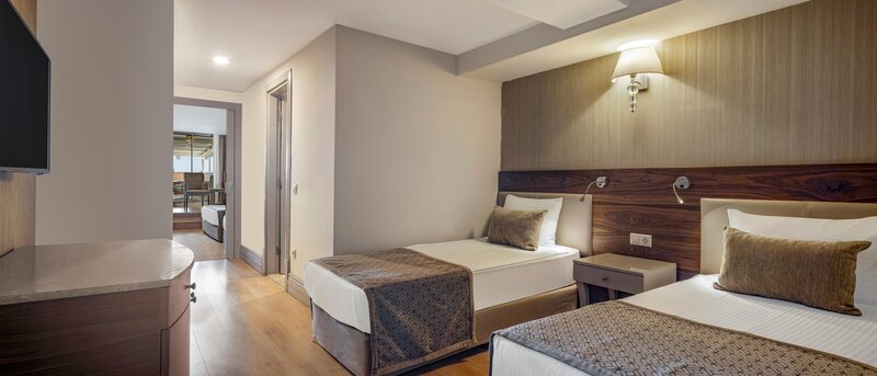 Side Star Resort 92