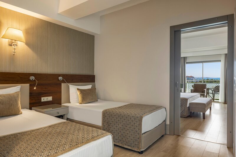 Side Star Resort 90