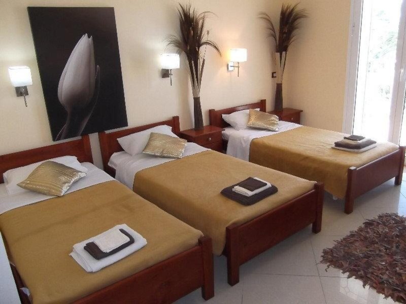 Mariana Hotel & Studios 11