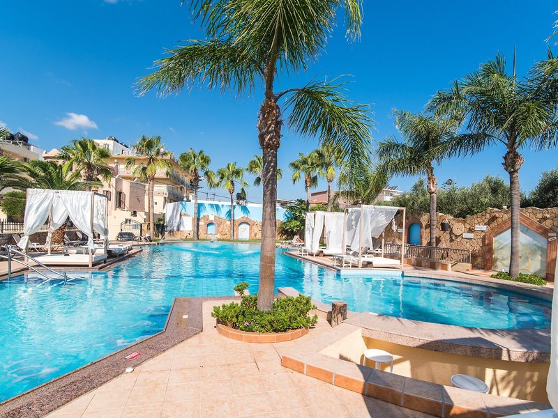 Oasis Studio Apartments 3