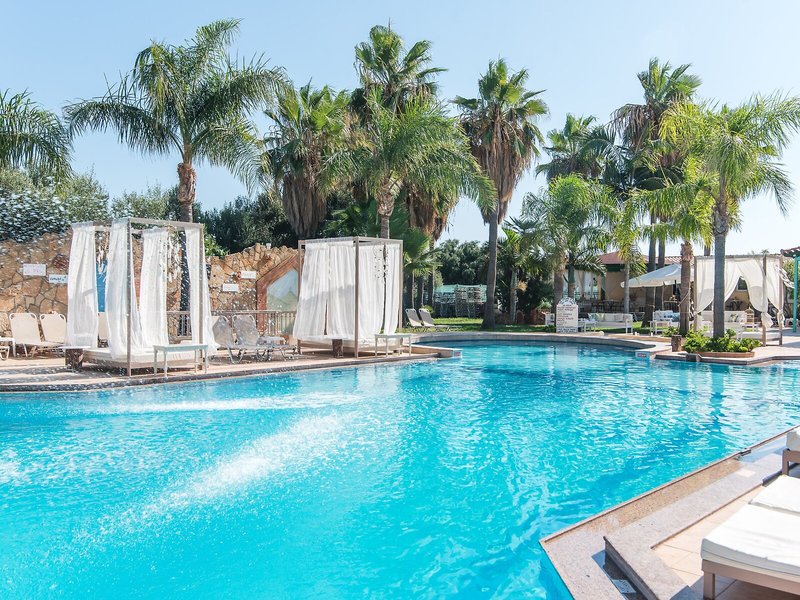 Oasis Studio Apartments 4