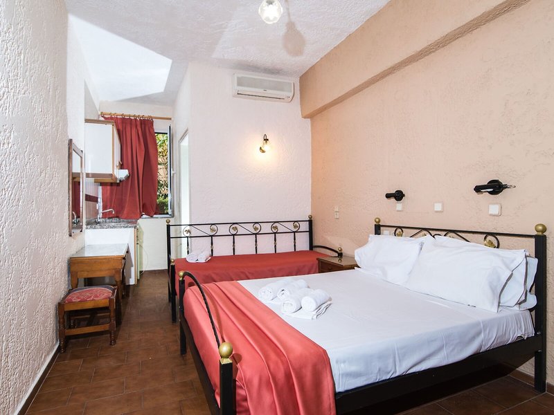 Oasis Studio Apartments 11