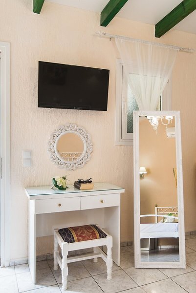 Oasis Studio Apartments 41