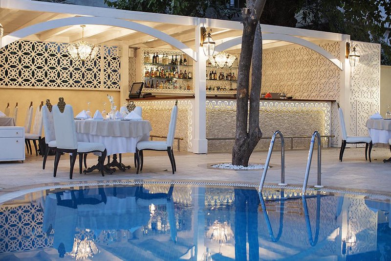 Elegance East Hotel 6