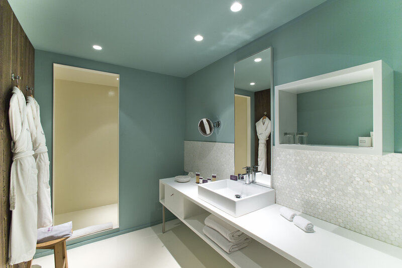 La Plage Casadelmar 16 - Bathroom Example