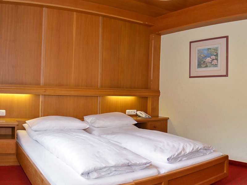 Hotel-Pension Strolz - Hotel & Dependance 11