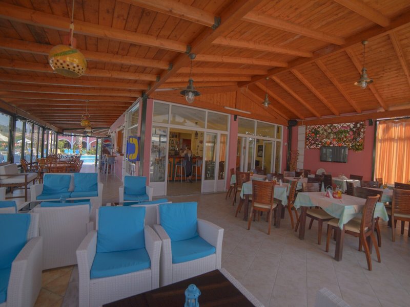 Billy & Sandra Apartments 8