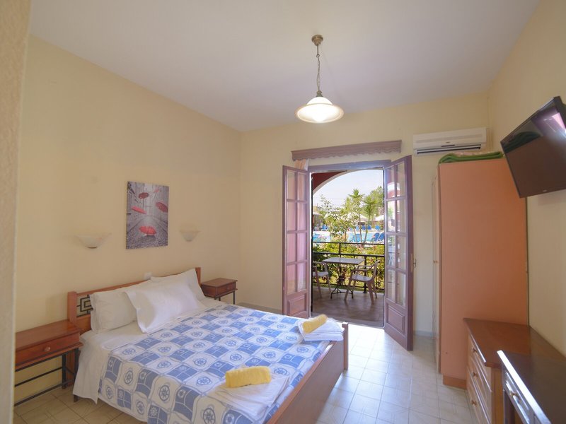 Billy & Sandra Apartments 11