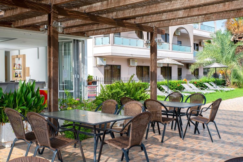 Rose Hotel 9