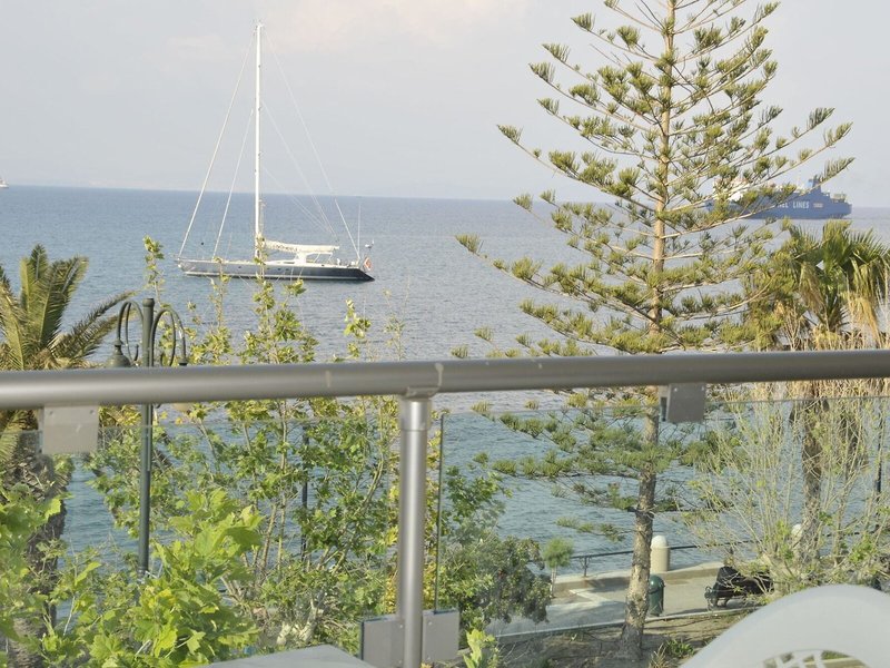 Bristol Sea View Apartments 8