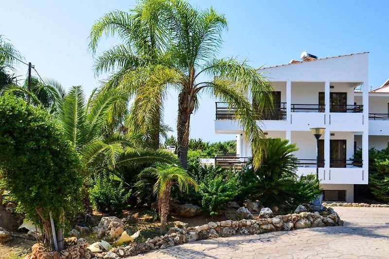 Coliseum Studios & Apartments 1