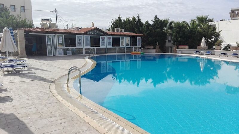 Coliseum Studios & Apartments 3