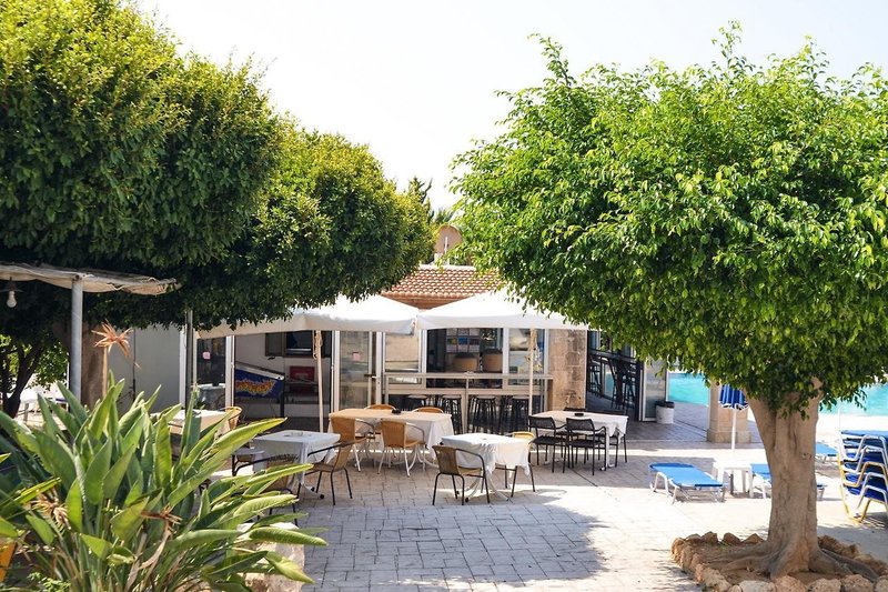 Coliseum Studios & Apartments 5