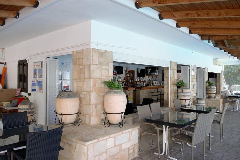 Coliseum Studios & Apartments 6