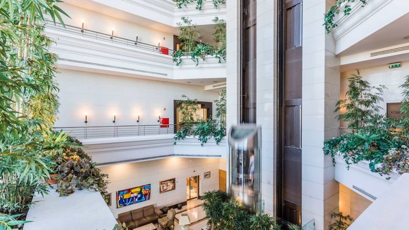 Riviera Hotel 8