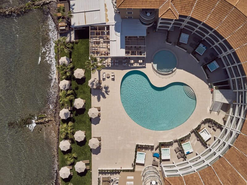 Windmill Bay Hotel 4