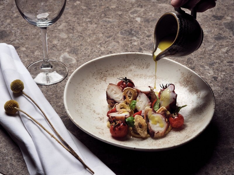 Windmill Bay Hotel 10