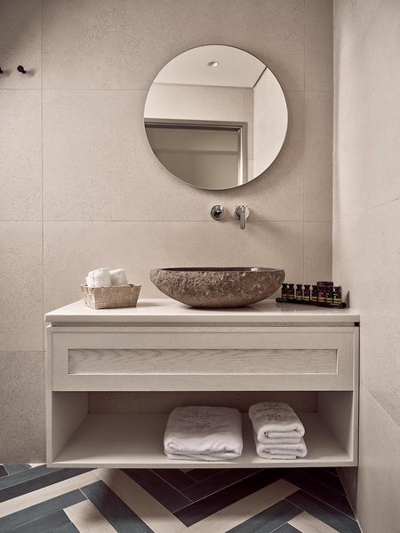 Windmill Bay Hotel 37