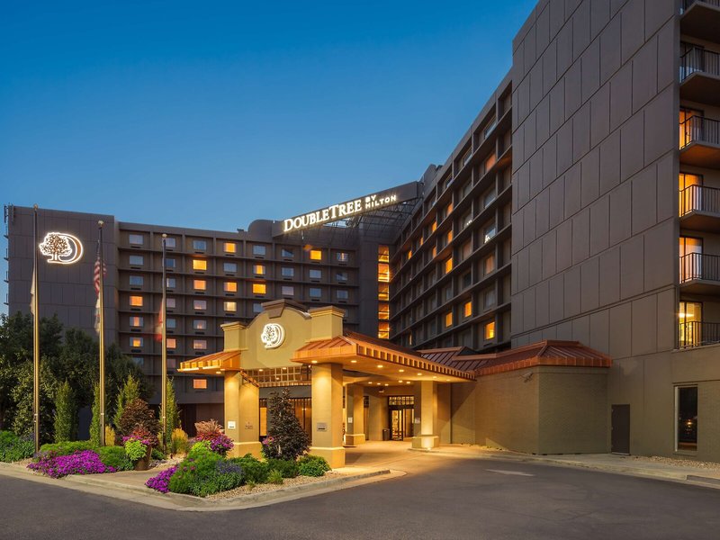 DoubleTree by Hilton Hotel Denver 1