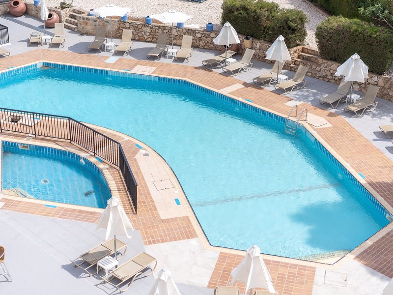 Flora Hotel Apartments 4