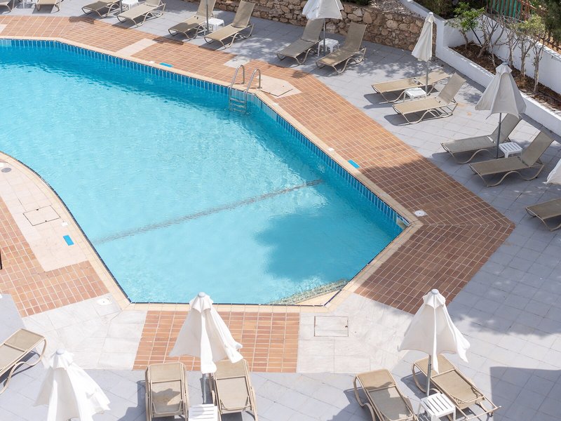 Flora Hotel Apartments 5