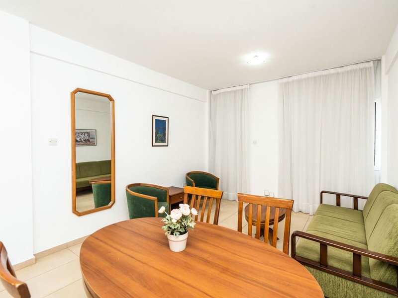 Flora Hotel Apartments 8