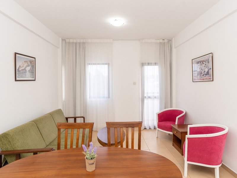 Flora Hotel Apartments 9