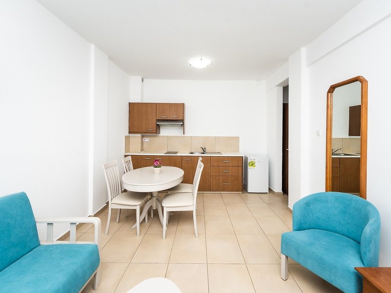 Flora Hotel Apartments 10