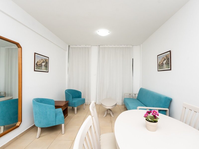 Flora Hotel Apartments 11