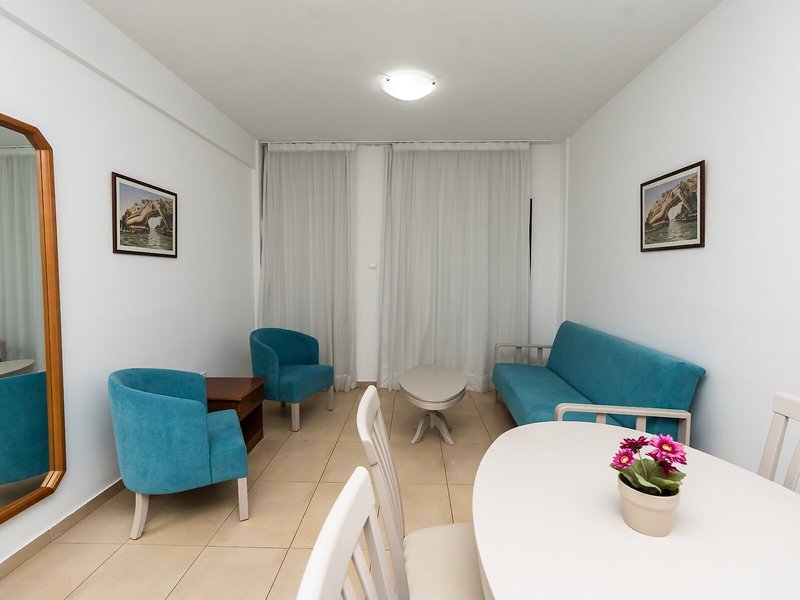 Flora Hotel Apartments 12