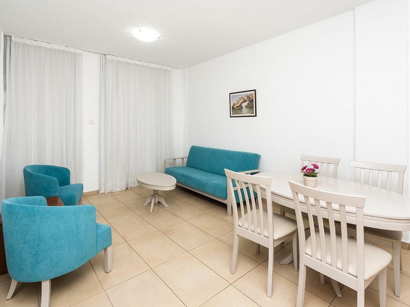 Flora Hotel Apartments 14