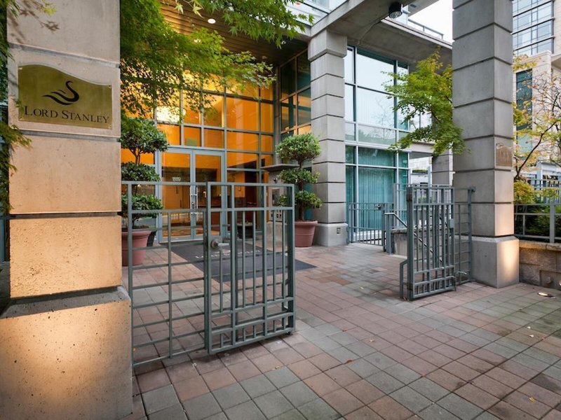 Lord Stanley Suites on the Park 1