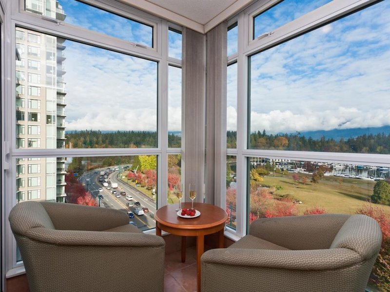 Lord Stanley Suites on the Park 2