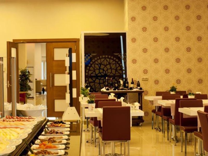 Orty Airport Hotel 8