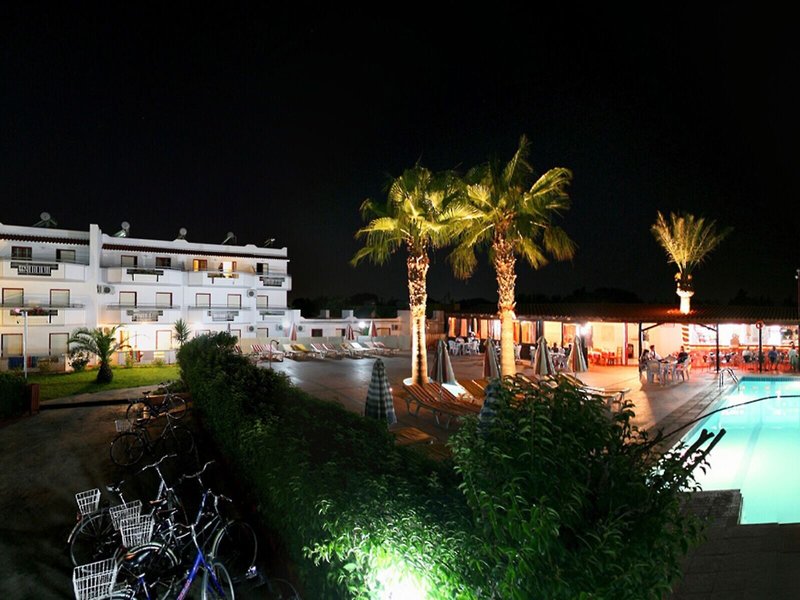 Sandy's Studios & Log-Villas 7