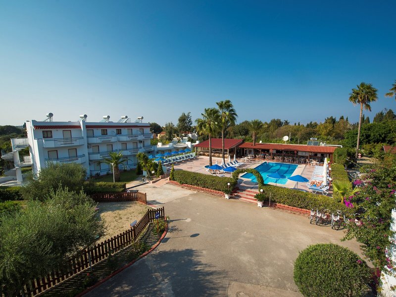 Sandy's Studios & Log-Villas 8