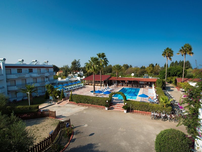 Sandy's Studios & Log-Villas 9